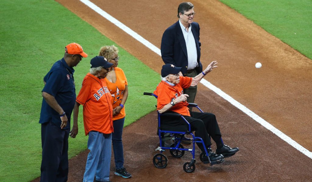 Longtime Astros fans honored before Game 2